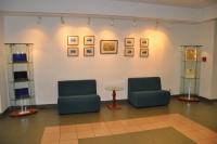В холле представлены экспонаты из коллекции передвижной Выставки-музея Императорского Культурного Центра (Крым, Симферополь)